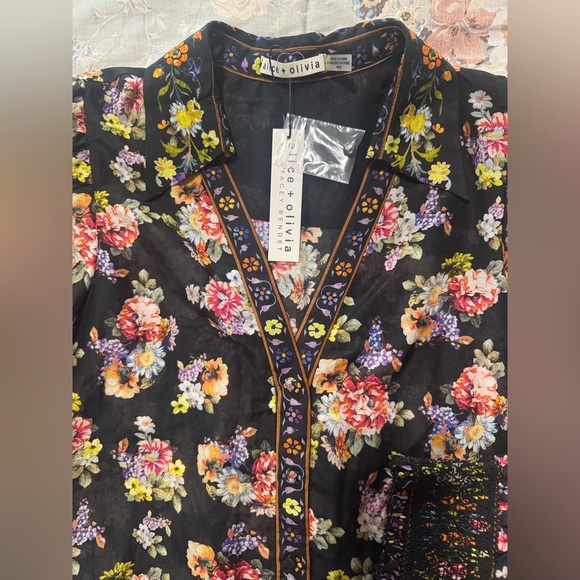 NWT ✨Alice and Olivia Floral-print Blouse - Picture 3 of 9